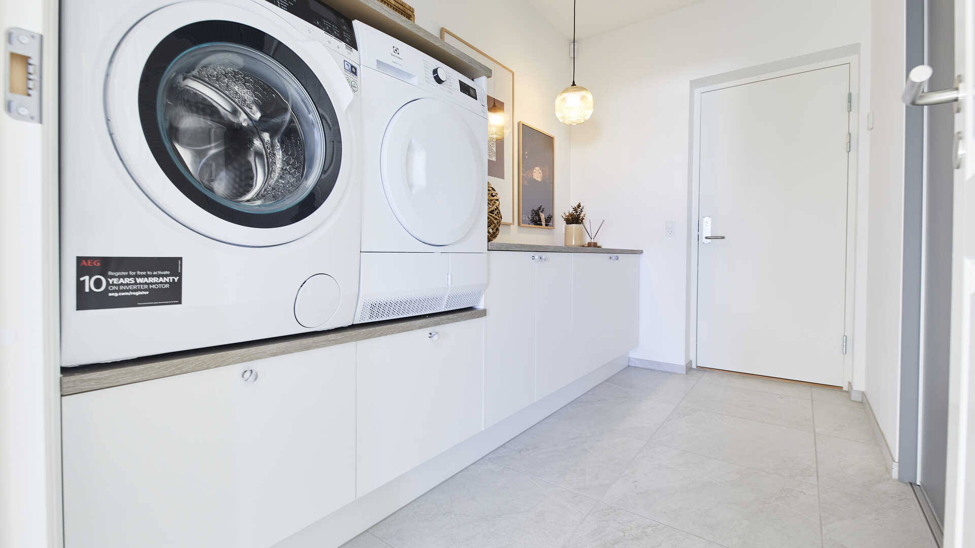 168 m2 klassisk parcel med sprosse vinduer, afvalmede gavle og gesims