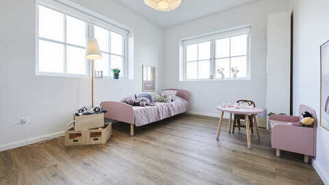 168 m2 klassisk parcel med sprosse vinduer, afvalmede gavle og gesims